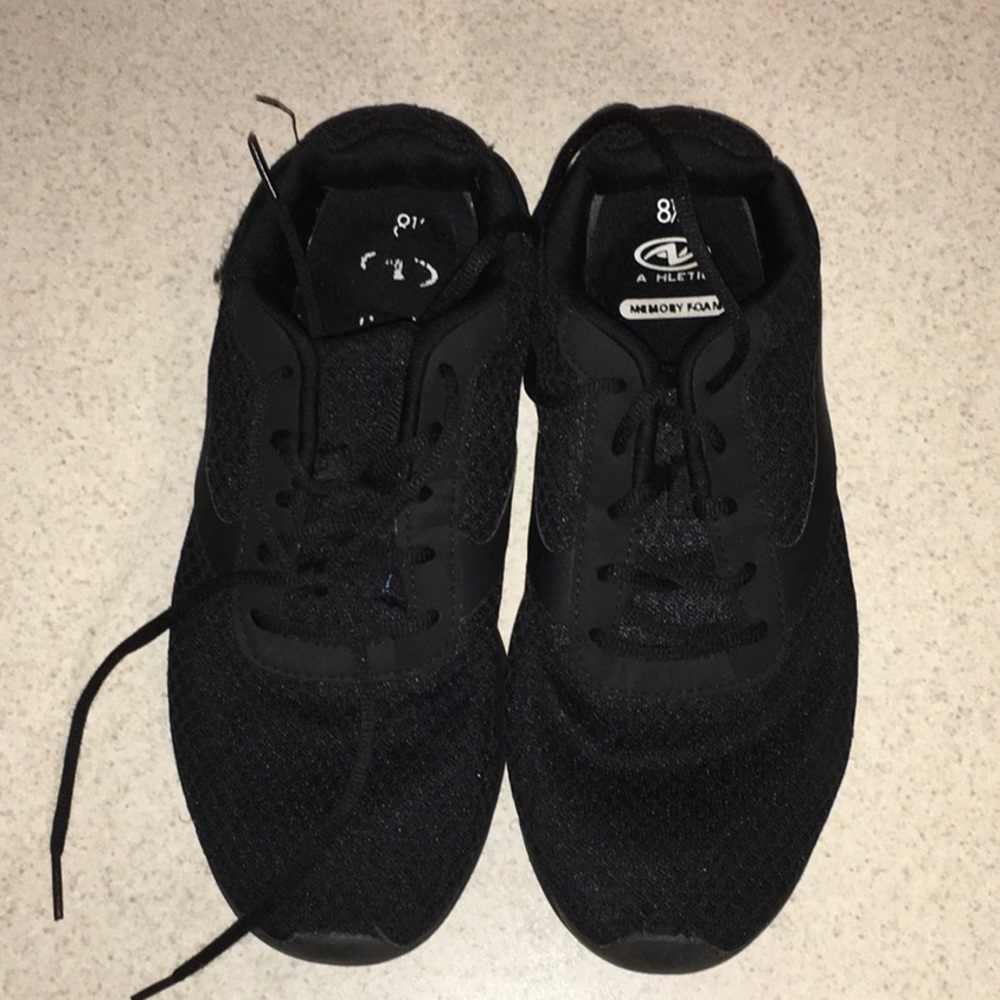 Men’s Black non-marking athletic shoes 8.5
